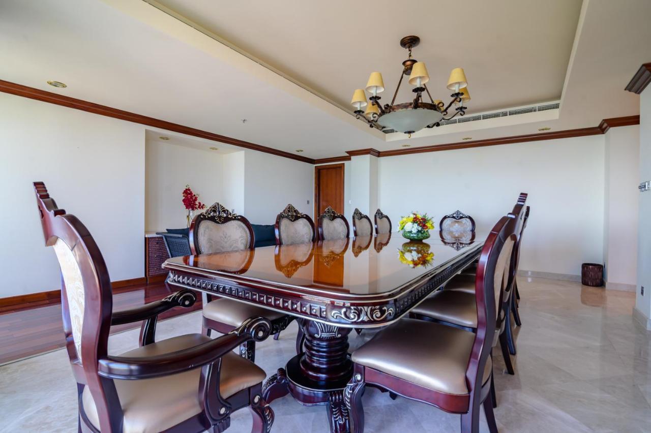 Danat Jebel Dhanna Resort Buitenkant foto A dining room