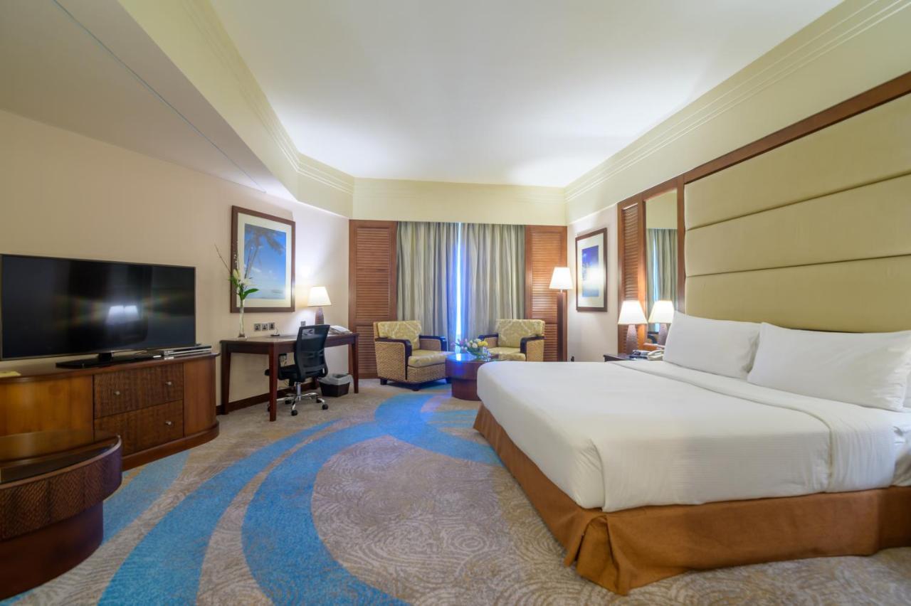 Danat Jebel Dhanna Resort Buitenkant foto A room at the hotel