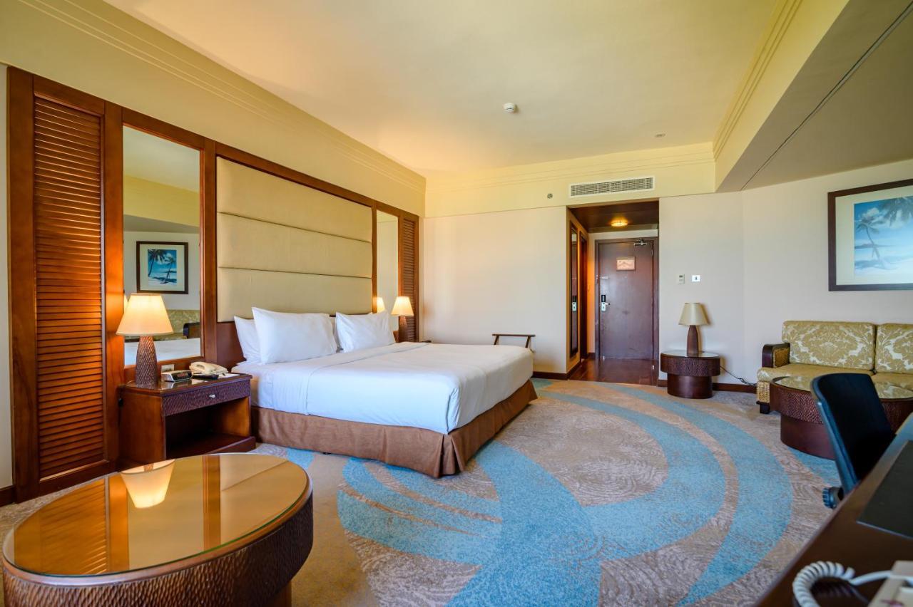 Danat Jebel Dhanna Resort Buitenkant foto A room at the hotel