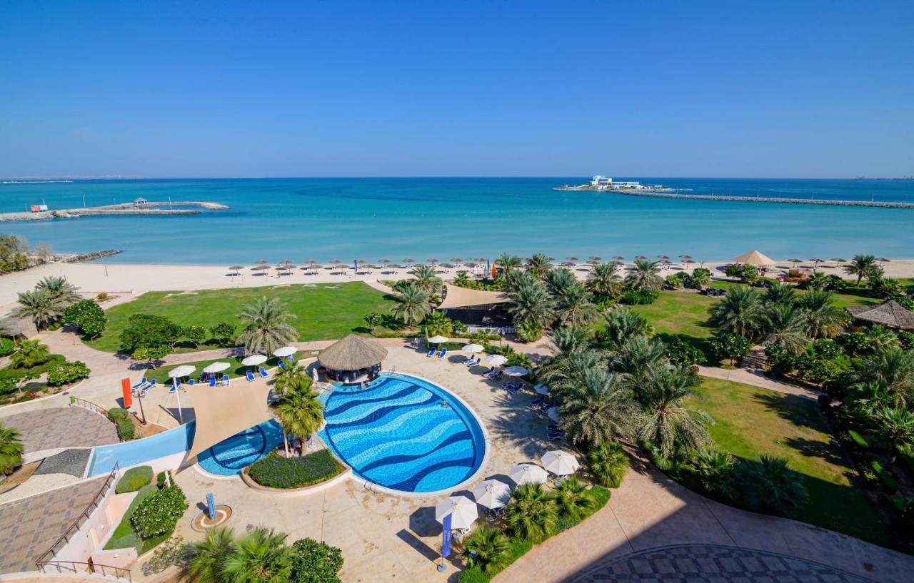 Danat Jebel Dhanna Resort Buitenkant foto Aerial view of the beach at the Jumeirah Beach Hotel