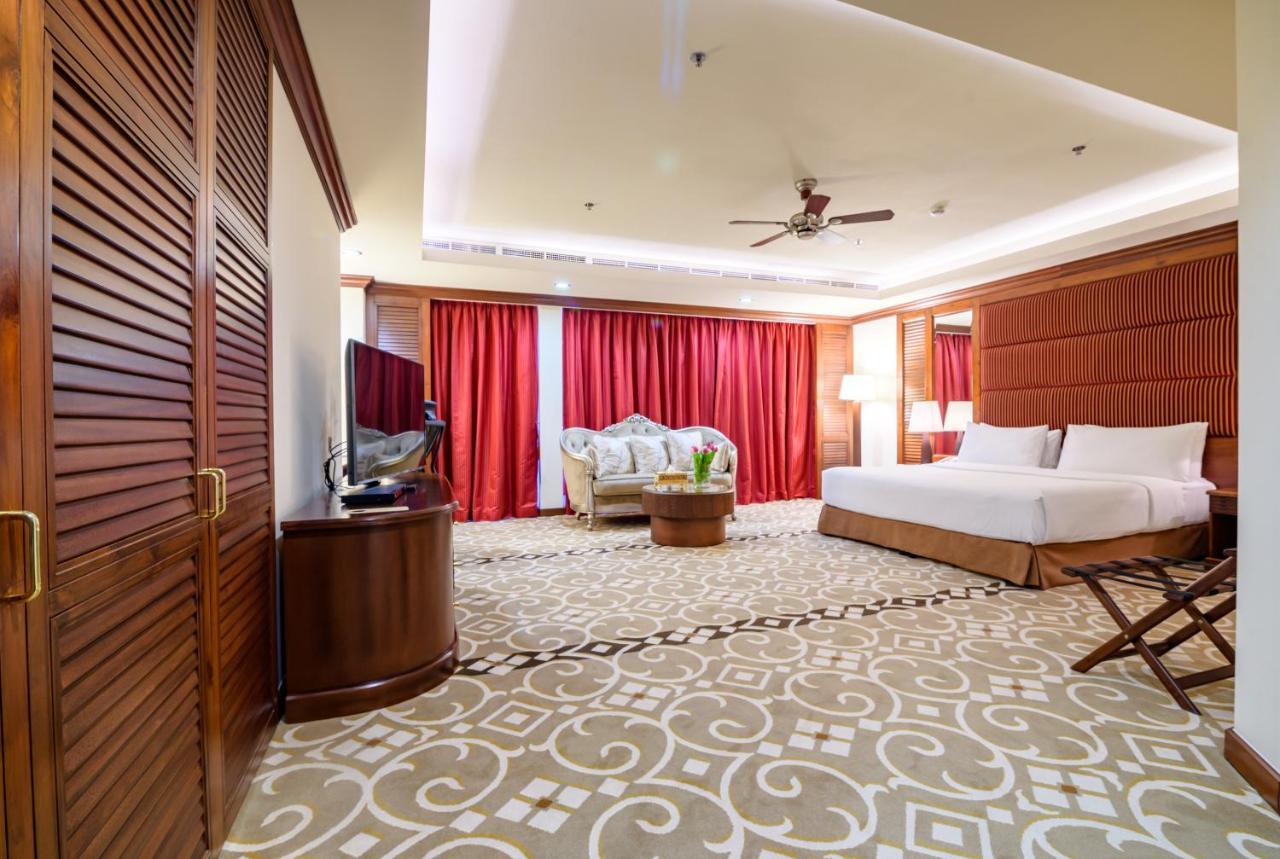 Danat Jebel Dhanna Resort Buitenkant foto A suite at the hotel