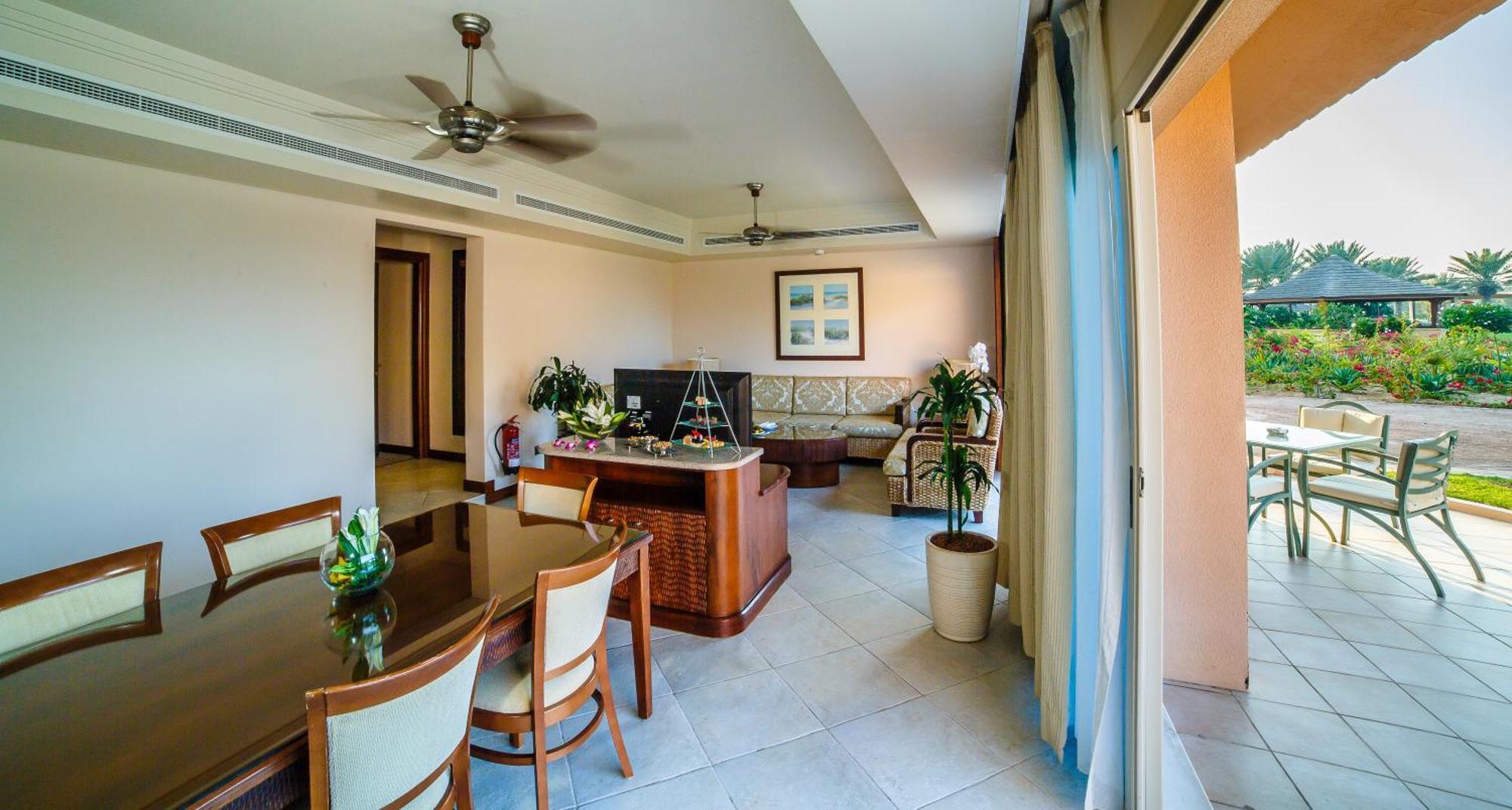 Danat Jebel Dhanna Resort Kamer foto A suite at the Four Seasons Resort