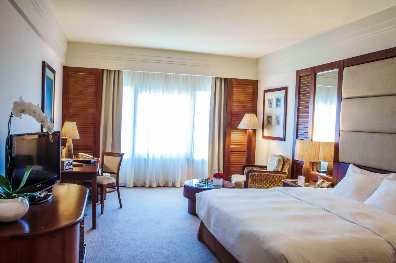 Danat Jebel Dhanna Resort Buitenkant foto A room at the hotel