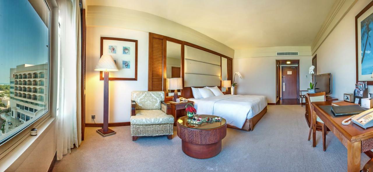 Danat Jebel Dhanna Resort Buitenkant foto A room at the hotel
